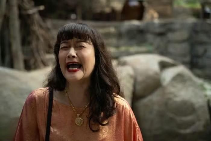 Án mạng karaoke vươn lên vị trí số một phòng vé sau gần một tháng Trại buôn người chiếm ngôi vương.