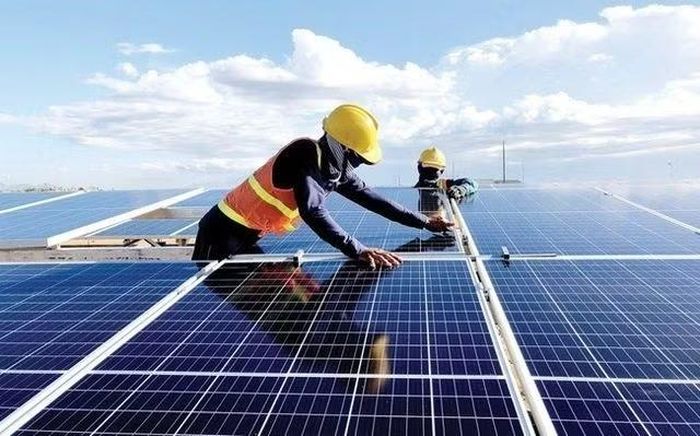 Theo các doanh nghiệp, điện mặt trời mái nhà vẫn vướng các thủ tục ở khâu bán điện dư.