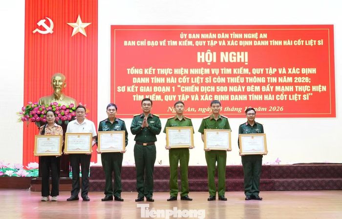 Các tập thể, cá nhân được khen thưởng trong giai đoạn 1 “Chiến dịch 500 ngày đêm đẩy mạnh thực hiện tìm kiếm, quy tập và xác định danh tính hài cốt liệt sĩ”.