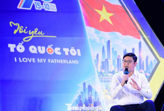 Anh Vũ Hồng Quân chia sẻ tại chương trình. Ảnh: Xuân Tùng