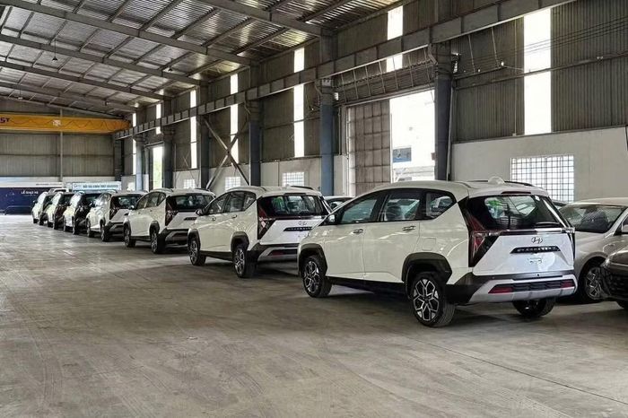 Mẫu Hyundai Stargazer đời cũ đang được đại lý giảm giá mạnh để xả kho. Ảnh: Đại lý