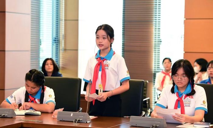 Các đại biểu trình bày ý kiến tại các tổ thảo luận trong phiên họp giả định Quốc hội trẻ em lần thứ II - năm 2024.