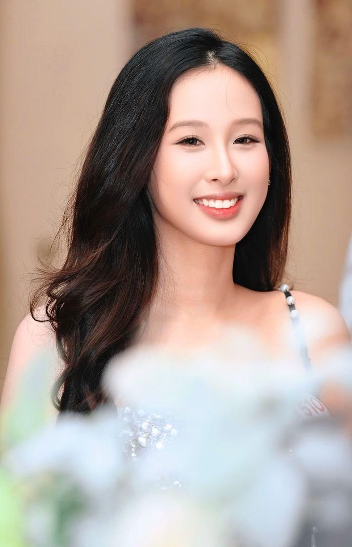 Mai Linh nói sau 2 tháng ở nhà chung, điều cô thay đổi rõ nhất là sự chủ động và khả năng thích nghi. "Trước đây, khi đứng trước một trải nghiệm mới, tôi thường muốn chuẩn bị thật kỹ để cảm thấy tự tin. Nhưng tại Hoa hậu Việt Nam, tôi hiểu rằng không phải lúc nào mình cũng chuẩn bị cho mọi tình huống, nhưng mình luôn giữ tinh thần cầu thị, bình tĩnh học hỏi và cố gắng hết sức", cô nói.