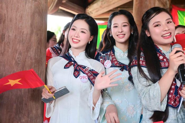  Tại Hà Nội, Mai Linh và 52 thí sinh có dịp mặc áo dài trên chuyến tàu độc lập 5 cửa ô vào dịp lễ Quốc khánh 2/9. Đến với Bắc Ninh, họ có dịp hòa mình vào những làn điệu quan họ của các liền anh, liền chị hay giai điệu sôi động của ca khúc Bắc Bling. 