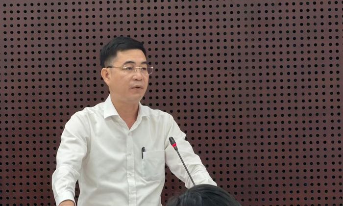 Ông Nguyễn Đức Bình, Chánh Văn phòng UBND TP Đà Nẵng chia sẻ thông tin tại buổi họp báo.
