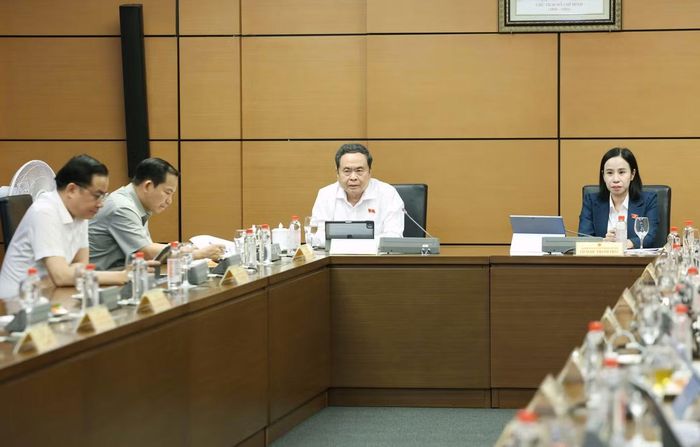 Quốc hội thảo luận tại tổ về các dự án luật, trong đó có Luật Đấu thầu sửa đổi.