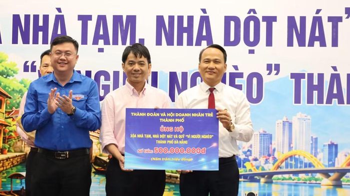 Tại lễ phát động, Ủy ban MTTQ Việt Nam TP. Đà Nẵng tiếp nhận gần 11,5 tỷ đồng ủng hộ.