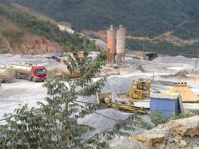 Nhà máy Thủy điện Hủa Na những ngày đầu thi công, xây dựng.
