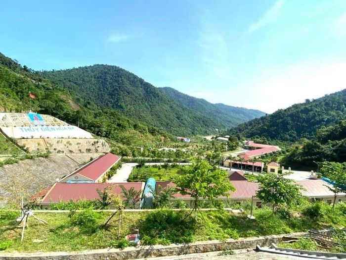 Một góc Nhà máy Thủy điện Hủa Na.