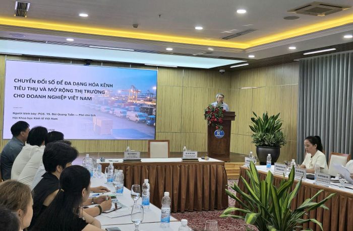 Theo ông Bùi Quang Tuấn, Phó Chủ tịch Hội Kinh tế Việt Nam, chuyển đổi số không đơn thuần là đưa các quy trình hiện có lên môi trường số mà đòi hỏi doanh nghiệp thay đổi tư duy, phương thức tổ chức và mô hình quản trị.