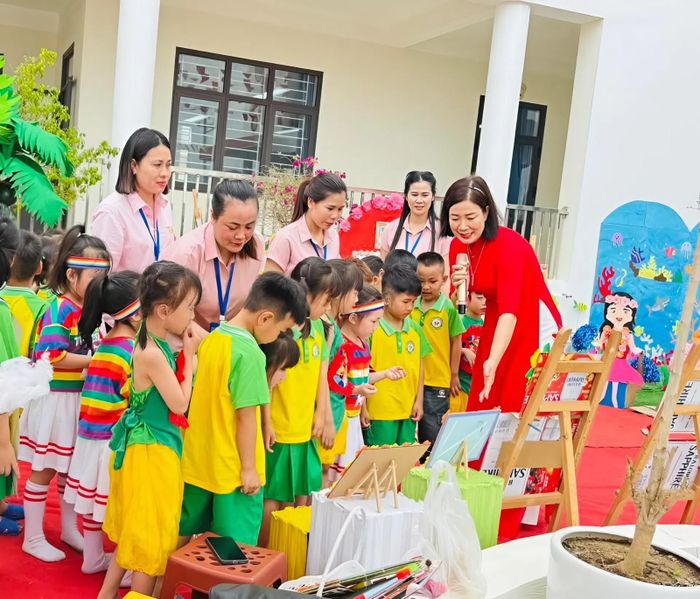 Các địa phương cần bảo đảm nguyên tắc "ở đâu có học sinh, ở đó có giáo viên"