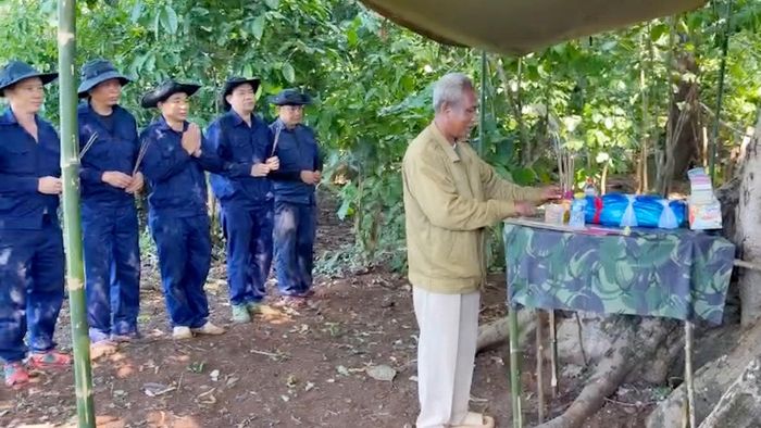 Đội 192 đã đưa hài cốt liệt sĩ về khu vực đóng quân để bảo quản và hương khói theo quy định.