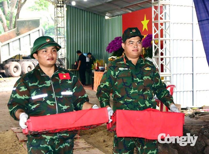 Thêm 12 bộ hài cốt liệt sĩ được tìm thấy tại Công viên Lê Thị Riêng trong ngày 23/10.