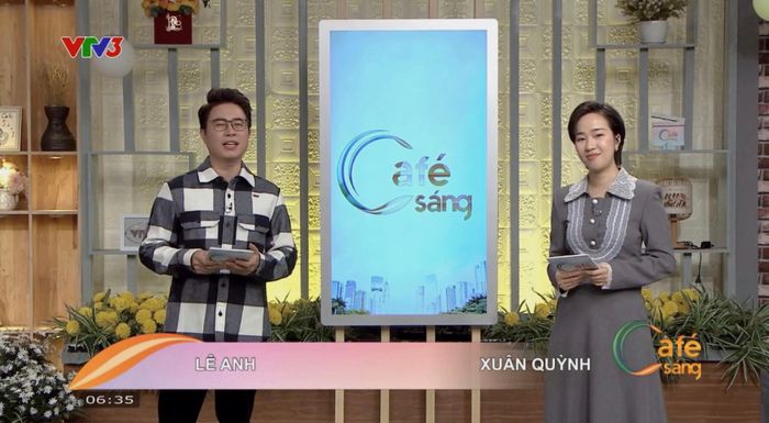 MC Xuân Quỳnh VTV khi dẫn 'Cafe sáng'.