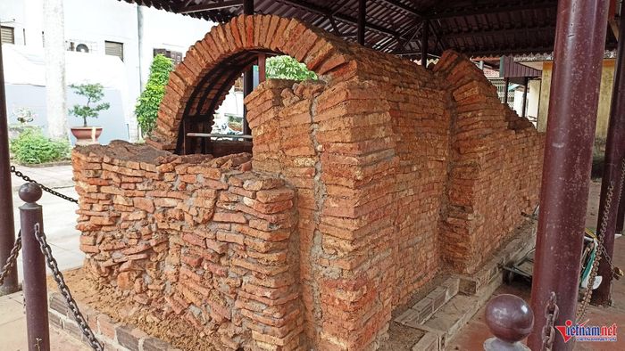 Chủ nhân ngôi mộ là người có địa vị cao trong xã hội như quan lại, quý tộc người Hán hoặc thuộc tầng lớp quan lại, quý tộc của cư dân bản địa chịu ảnh hưởng sâu sắc từ văn hóa Hán.