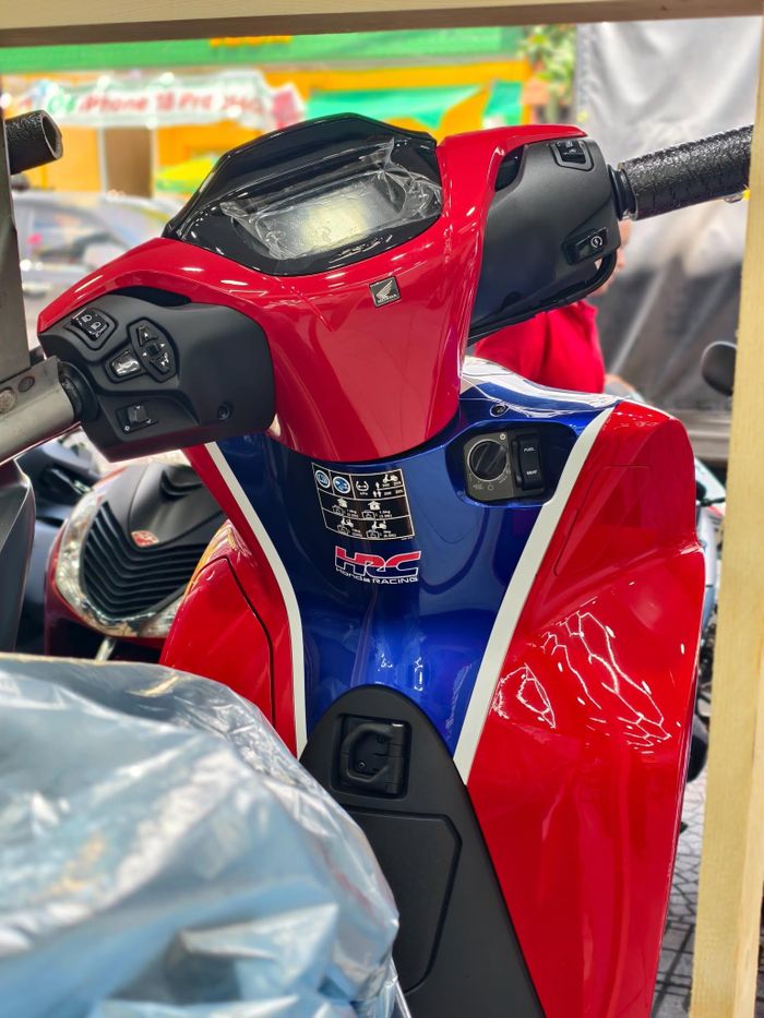 Chiếc xe Honda SH Special Edition HRC 2026 được anh Toàn chào bán có có số thứ tự 126/500. 