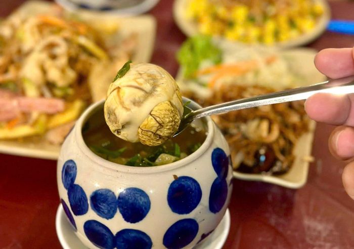 Trứng vịt lộn um bầu là món ăn thơm ngon, bổ dưỡng. Ảnh: Hue Ssc