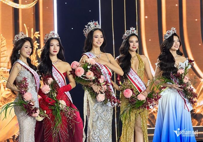 Tân hoa hậu và các á hậu của cuộc thi.