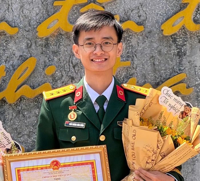 Cường được phong hàm thượng úy ngay sau khi tốt nghiệp. Ảnh: NVCC