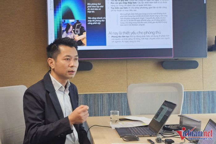 Ông Phan Hồng Sơn, Giám đốc Công nghệ của Microsoft Việt Nam thông tin về những phát hiện nổi bật từ “Báo cáo thường niên phòng thủ kỹ thuật số 2026”.