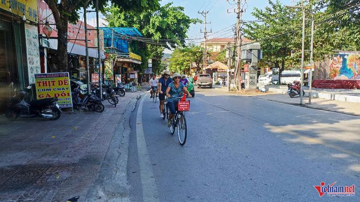 Nơi đây được ví như "phố Tây" với lượng lớn khách quốc tế đến tham quan, nghỉ dưỡng và lưu trú mỗi ngày.
