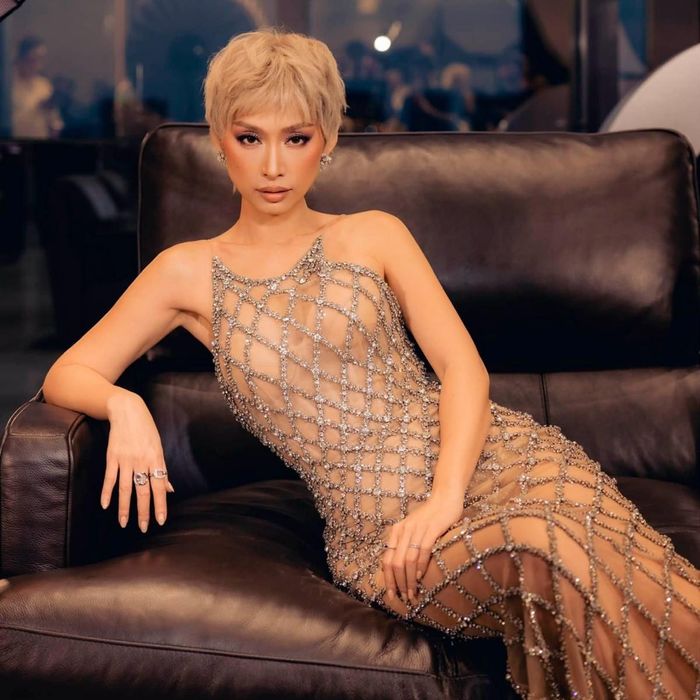 Quỳnh Thy nổi tiếng với phong cách quyến rũ trong showbiz. 