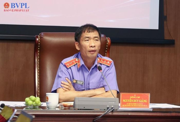  Đồng chí Nguyễn Duy Giảng, Phó Viện trưởng VKSND tối cao, Trưởng Ban Chỉ đạo chủ trì, phát biểu tại cuộc họp.