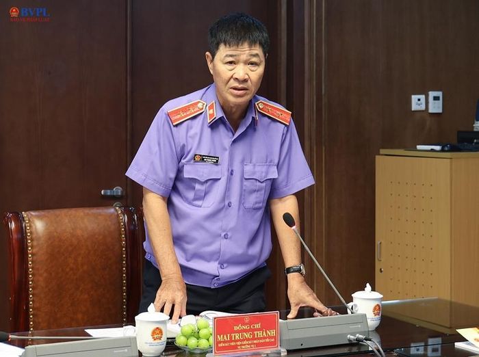  Đồng chí Mai Trung Thành, Vụ trưởng Vụ 1, VKSND tối cao phát biểu.