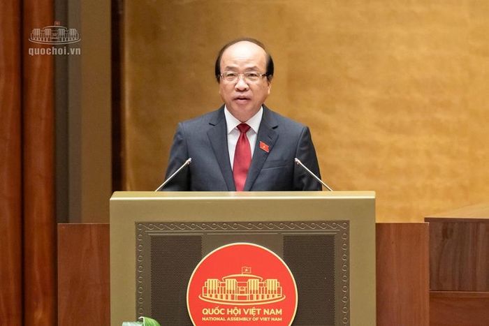 Chủ nhiệm Ủy ban Pháp luật và Tư pháp của Quốc hội Phan Chí Hiếu trình bày Báo cáo thẩm tra. Ảnh: CTTĐT Quốc hội