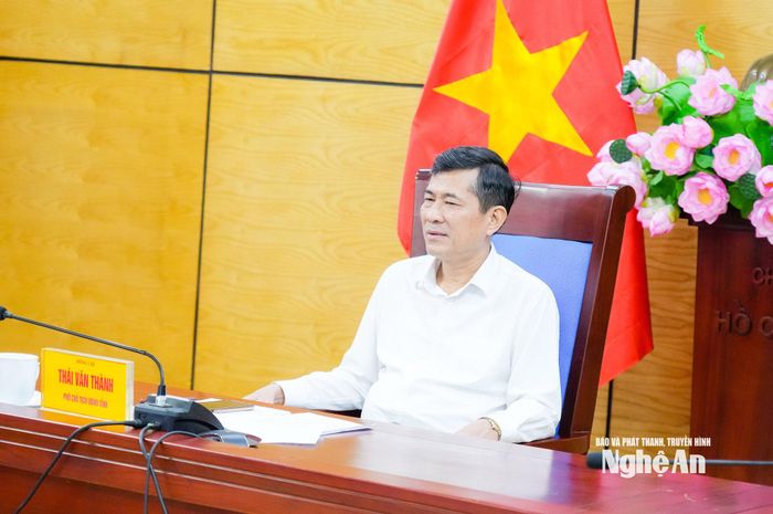 Phó Chủ tịch UBND tỉnh Thái Văn Thành chủ trì tại điểm cầu Nghệ An. Ảnh: TL