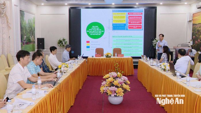 Đại biểu tham gia góp ý đối với các dự thảo quy trình kỹ thuật, định mức kinh tế - kỹ thuật điều tra thủy sản. Ảnh: Thúy Vinh