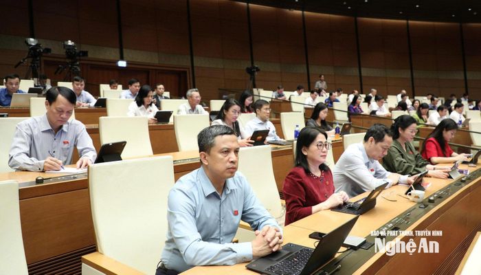 Đoàn ĐBQH tỉnh Nghệ An dự phiên làm việc tại hội trường. Ảnh: Lâm Hiển