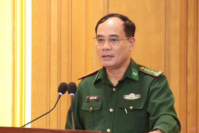 Đại tá Nguyễn Thái Bình - Chính ủy Ban Chỉ huy BĐBP tỉnh trình bày tham luận tại hội nghị.