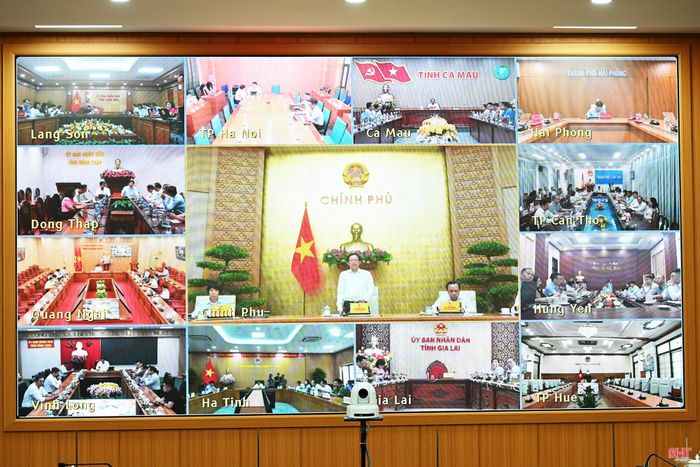 Hội nghị được kết nối trực tuyến đến đầu cầu UBND các tỉnh, thành phố.