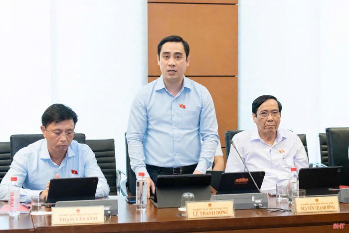 Đại biểu Lê Thành Đông, Tỉnh ủy viên, Giám đốc Sở Khoa học và Công nghệ Hà Tĩnh (Đoàn ĐBQH tỉnh Hà Tĩnh) góp ý tại phiên thảo luận.