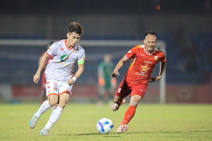 CLB Hải Phòng đang có 6 điểm, chỉ kém Hồng Lĩnh Hà Tĩnh 1 điểm trên bảng xếp hạng. Ảnh: VPF.