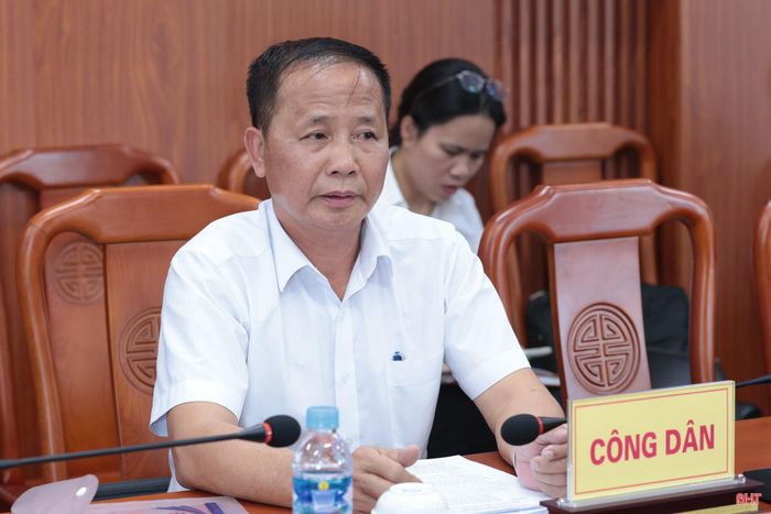 Công dân Trần Tiến Lợi trình bày kiến nghị tại phiên tiếp công dân định kỳ tháng 10.