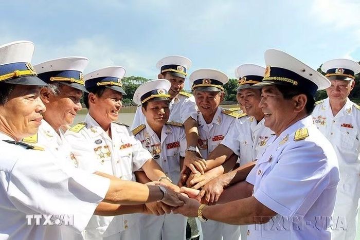 Các cựu binh "Đoàn tàu không số" của thành phố Hải Phòng trong ngày gặp mặt nhân kỷ niệm 50 năm Ngày mở Đường Hồ Chí Minh trên biển (23/10/1961-23/10/2011). (Ảnh: Trọng Đức/TTXVN)