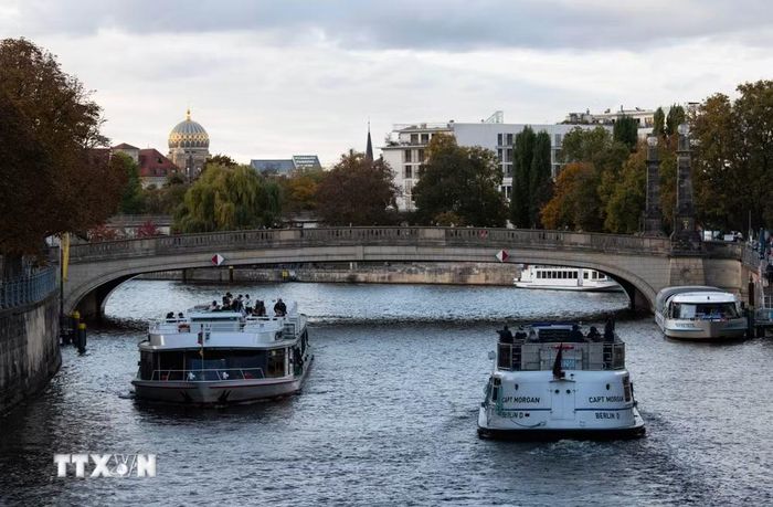 Quang cảnh sông Spree tại Berlin ngày 22/10/2026. (Ảnh: THX/TTXVN phát)