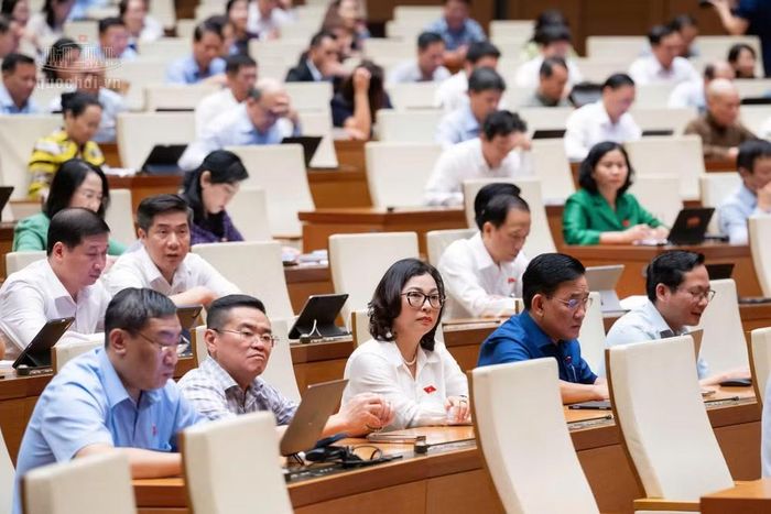 Sáng ngày 23/10, Quốc hội nghe tờ trình và báo cáo tóm tắt thẩm tra dự án Luật Trưng mua, trưng dụng tài sản (sửa đổi). (Ảnh: QH)