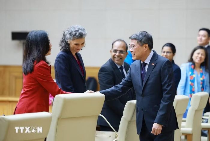 Thủ tướng Lê Minh Hưng tiếp bà Pauline Tamesis, Điều phối viên Thường trú Liên hợp quốc tại Việt Nam và Trưởng đại diện các tổ chức Liên hợp quốc tại Việt Nam. (Ảnh: Dương Giang/TTXVN)