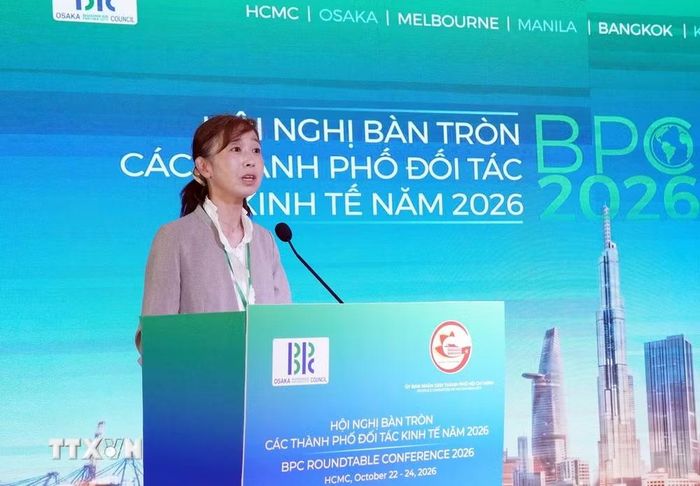 Bà Moriyama Ayako, Tổng Vụ trưởng Vụ chiến lược Kinh tế thành phố Osaka (Nhật Bản), phát biểu tại Hội nghị. (Ảnh: Trung Tuyến/TTXVN)
