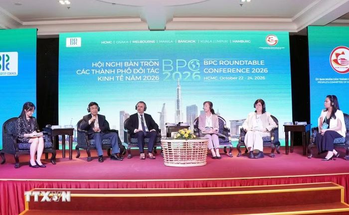 Các đại biểu trao đổi tại Hội nghị. (Ảnh: Trung Tuyến/TTXVN)