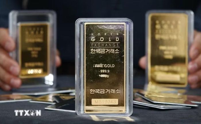 Vàng miếng được bày bán tại sàn giao dịch ở Seoul, Hàn Quốc. (Ảnh: Yonhap/TTXVN)
