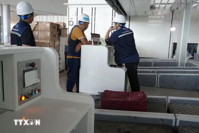 Chạy thử hệ thống xử lý hành lý tại quầy làm thủ tục sân bay Long Thành. (Ảnh: Công Phong/TTXVN)