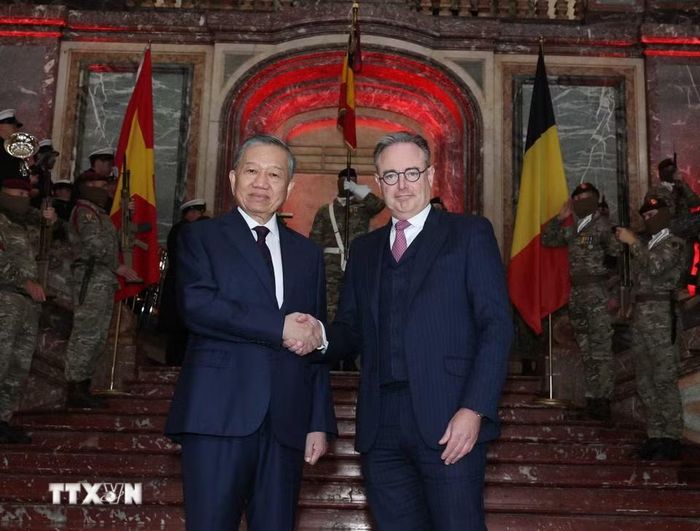 Thủ tướng Bỉ Bart De Wever chủ trì Lễ đón Tổng Bí thư, Chủ tịch nước Tô Lâm. (Ảnh: Thống Nhất/TTXVN)