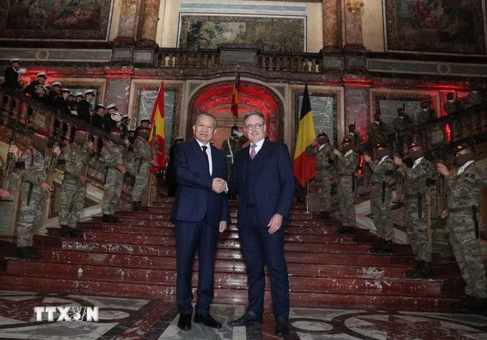Thủ tướng Bỉ Bart De Wever chủ trì Lễ đón Tổng Bí thư, Chủ tịch nước Tô Lâm. (Ảnh: Thống Nhất/TTXVN)