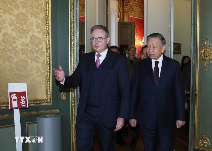Thủ tướng Bỉ Bart De Wever đón Tổng Bí thư, Chủ tịch nước Tô Lâm. (Ảnh: Thống Nhất/TTXVN)