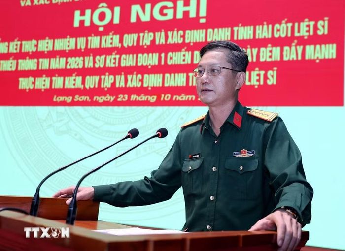 Đại tá Nông Tiến Dũng, Phó Chủ nhiệm Chính trị Quân khu 1 đánh giá cao Ban Chỉ đạo 515 tỉnh Lạng Sơn trong lãnh đạo, chỉ đạo, thực hiện nhiệm vụ tìm kiếm, quy tập và xác định danh tính hài cốt liệt sỹ trên địa bàn. (Ảnh: Văn Đạt/TTXVN)