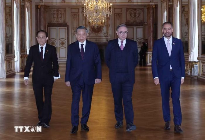 Tổng Bí thư, Chủ tịch nước Tô Lâm và Thủ tướng Bỉ Bart De Wever cùng Bộ trưởng Ngoại giao Lê Hoài Trung và Bộ trưởng Ngoại giao Bỉ Maxime Prévot. (Ảnh: Thống Nhất/TTXVN)